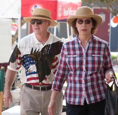 What the well-dressed couple wears for the 4th of July...
