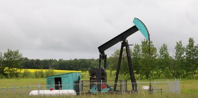 Puits de pétrole des champs de L'Alberta