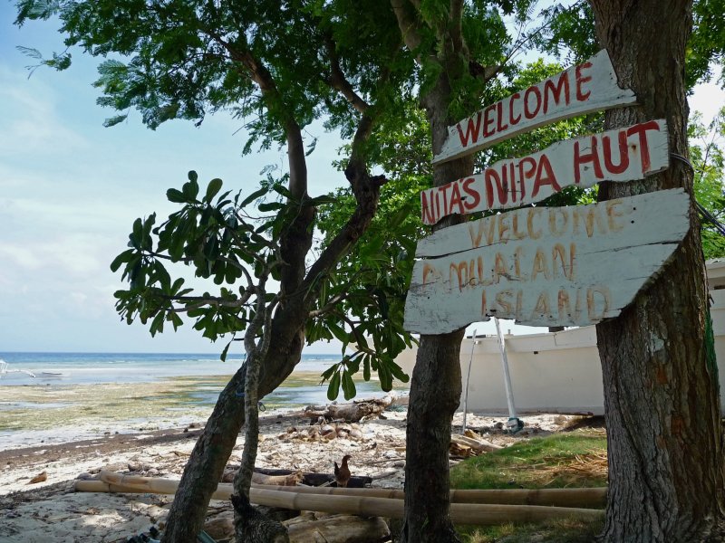 Pamilacan Island Nipa Hut.jpg