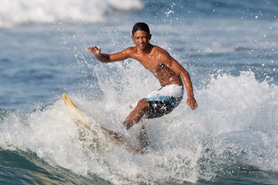 Shooting info - San Juan beach, La Union, Philippines, November 13, 2011, Canon 1D Mark IV + EF 400 2.8 L IS + 1.4x TC II, 
560 mm, 1/2500 sec, f/5.6, ISO 400, 475B/516 support, manual exposure in available light, uncropped full frame.