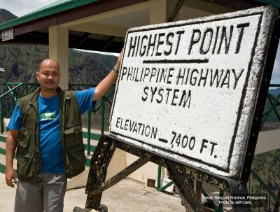 HIGHEST PHILIPPINE HIGHWAY. As the banged up sign says, this portion of the Halsema Highway at Atok, Benguet Province 
is the highest point (Elev. 2256 m/7400 feet) of the Philippine Highway System. This is where I stop and calibrate my altimeter. 

[350D + Sigma 10-20]