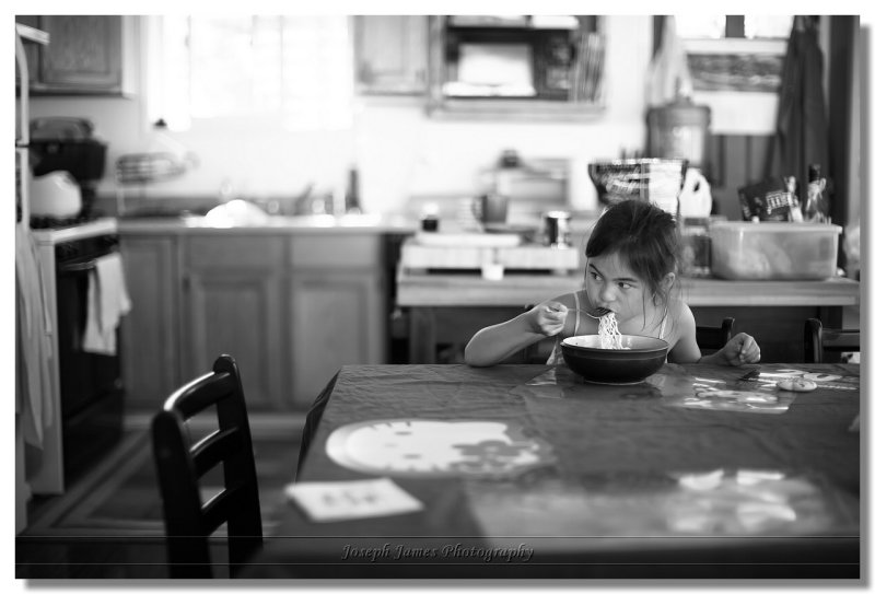 20070910 -- 154634 Canon 5D + 50 / 1.2L @ f / 1.2, 1/60, ISO 100