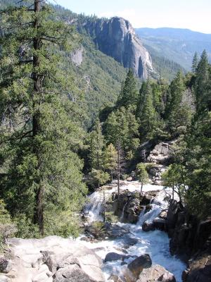 Road to Yosemite Valley
