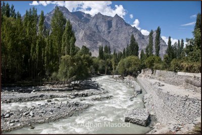 Shigar river in valley.jpg