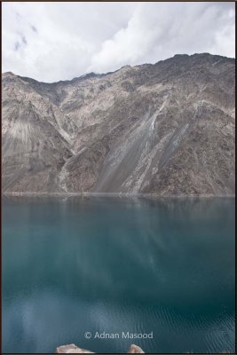 Satpara Lake.jpg