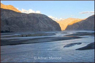 Hushe river flowing to join Indus river.jpg