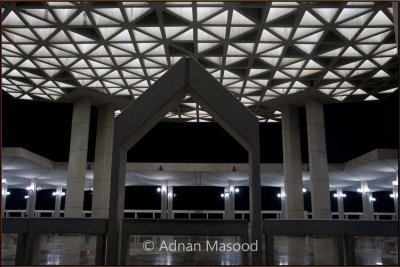 Architecture at Faisal Masjid.jpg