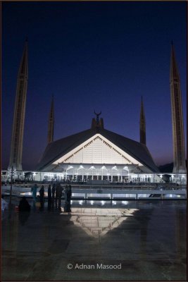 Faisal Masjid in evening.jpg