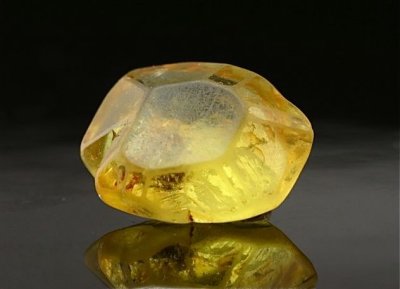 Sri Lanka gem chrysoberyl twin, 10 mm.