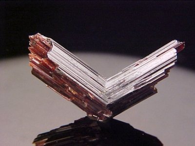 Rutile V-twin, 28 mm, Adams Farm, Hiddenite, North Carolina, USA. Ex Ernest Schlichter collection No. E2232.