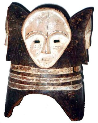 Fang Ngontang dance mask, north of Libreville, northern Gabon. Classic helmet mask with four kaolin-painted faces. Height 38 cm.