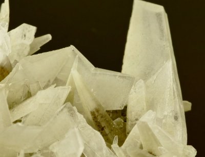 Calcite twin, Pampa Blanca Mine, Huancavelica, Peru. Twin plane {01.8}.