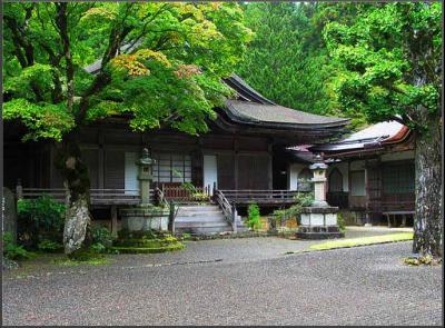  Quiet temple in Koya-san 