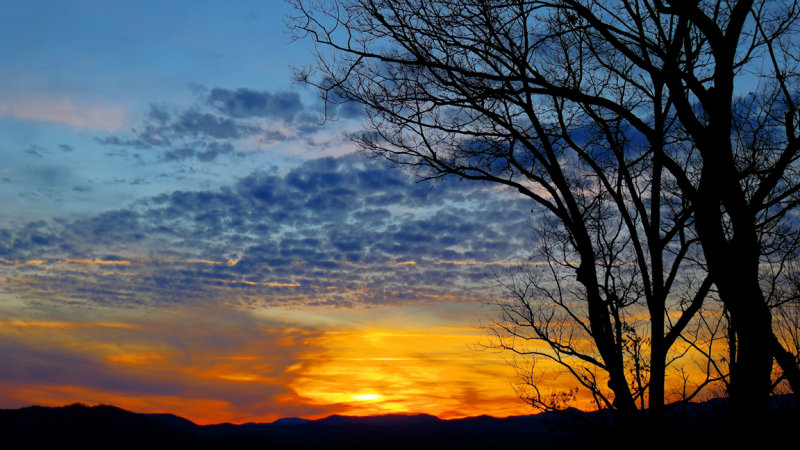 SUNSET  -  AFTER THREE DAYS OF RAIN  -  ISO 80  -  AN HDR IMAGE