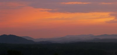 SUNSET OVER THE MILLS RIVER VALLEY  -  ISO 80