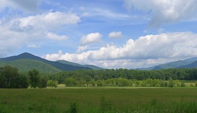 CADES COVE - A BEAUTIFUL VALLEY