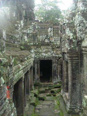 the alleyways in bayon temple