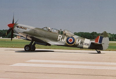 Spitfire T.9.JPG