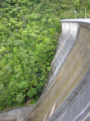 Nihotupu Dam wall