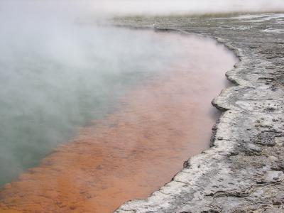 Wai-o-tapu - champagne pool2.JPG