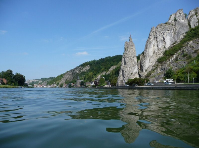 Le rocher Bayard vu du ras de leau (photo prise en kayak).