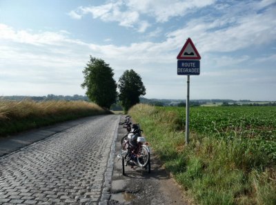 Un peu plus loin, je vais verser la remorque ! J'avais t averti par le panneau pourtant...