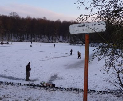 Il est interdit d'aller sur la glace.