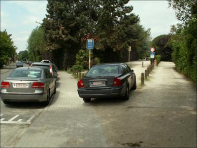Voiture sur piste cyclable - Bosveldweg (ICR1 et RV10).