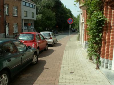 Voiture sur piste cyclable - Vieille rue du moulin - av. d'Andrimont (ICR1 et RV10).