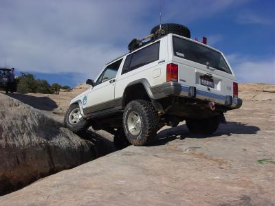  Golden Crack ate up his right front 31 inch tire sending his left rear to the sky !!!