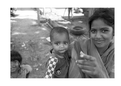 Kids begging at traffic lights, Goregaon