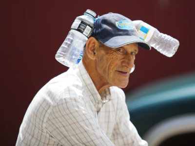 Parade WaterGuy 3523.jpg