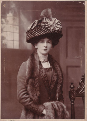 Edwardian lady in furs!