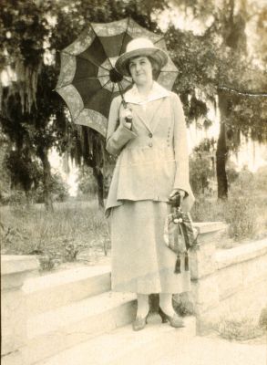 Grandma weding day abt 1917.jpg