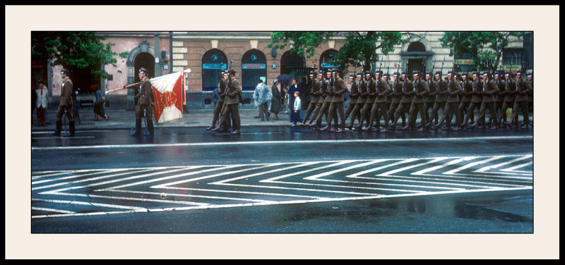 1982- parade militaire pendant l'tat de guerre  Varsovie( Parade aux chevrons)