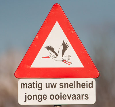 Verkeersbord op dijk Angeren