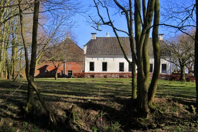 Eenrum - Boerderij 'Den Oever' met steenhuis