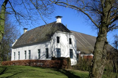 Eenrum - Boerderij 'Den Oever' met steenhuis