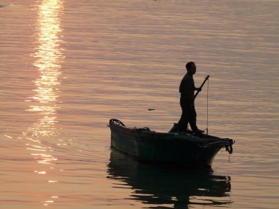 Returning sampan