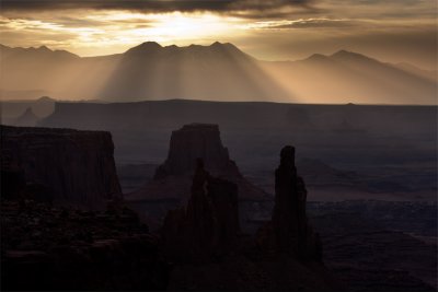 Mesa arch rays