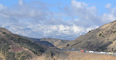 First Snow on the Grapevine in 2011 - Nikon D200.jpg