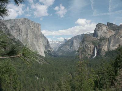 Tunnel View Yosemite Valley in Calif - Minolta 7HI.jpg