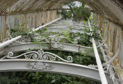 palmhouse ironwork  arch.jpg