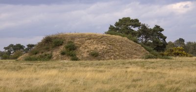 large burial mound Sutton hoo.jpg