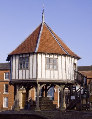 Wymondham market cross 2.JPG