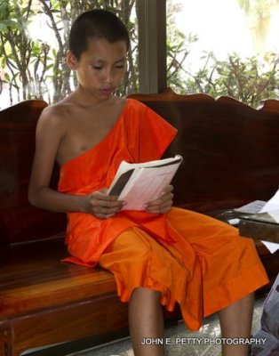 Studying young monk_MG_6465.jpg