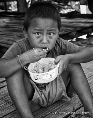 Lahu boy eating rice_MG_6725.jpg