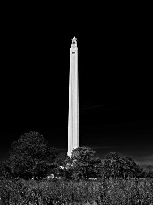 San Jacinto Monument in BW 1a.jpg