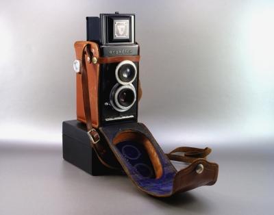 Case and viewfinder open