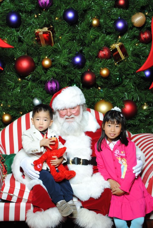 santa_pg4_11_2011.jpg